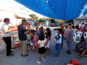 David (dark shirt) street ministry in Mexico